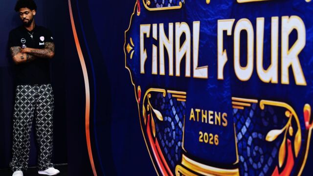 Euroleague Final Four 2026: Ο Τάιλερ Ντόρσεϊ εμφανίστηκε με φοβερό outfit στη συνέντευξη Τύπου!  - Το βίντεο του parapolitika.gr