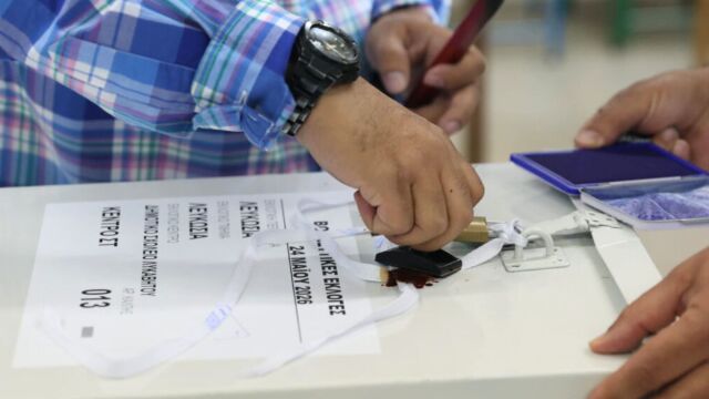 Κύπρος: Άνοιξαν οι κάλπες για τις βουλευτικές εκλογές - Φαβορί ο ΔΗΣΥ