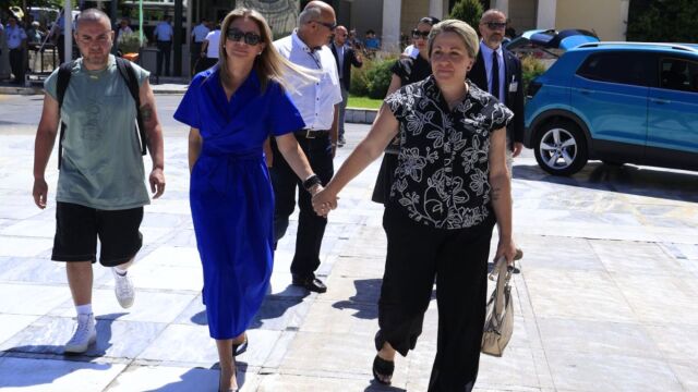 Στο πλευρό της Καρυστιανού η μητέρα της Αναστασίας Παπαγγελή, που χάθηκε στα Τέμπη - Φάτους τα συκώτια, μαζί σου με κάθε κόστος