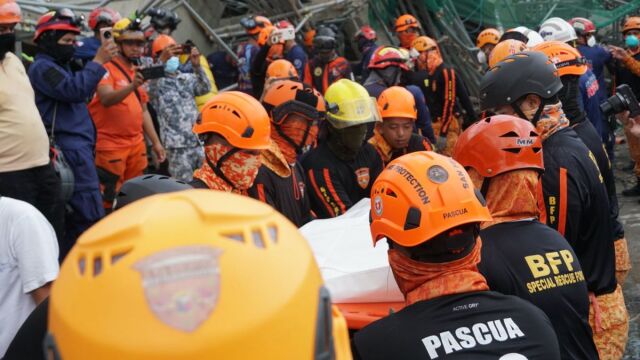 Φιλιππίνες: Τρεις νεκροί και 17 αγνοούμενοι από την κατάρρευση του υπό ανέγερση κτιρίου - Συνεχίζονται οι έρευνες (Εικόνες  Βίντεο)
