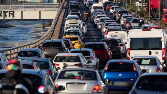Live η κίνηση στους δρόμους: Απελπιστική η κατάσταση στον Κηφισό, καθυστερήσεις σε κέντρο και Κηφισίας - Πού αλλού υπάρχουν προβλήματα
