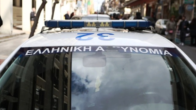 Πάτρα: Ανατροπή σοκ στη δίκη του 35χρονου - Έφυγε αγκαλιά με τη 16χρονη από τα δικαστήρια