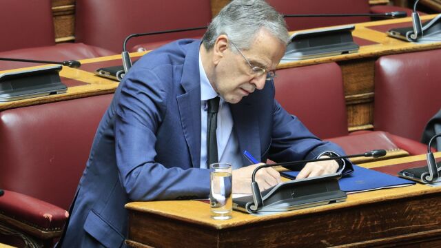 Η κατάντια Σαμαρά, τα παρόμοια επιχειρήματα με Ανδρουλάκη, οι πολιτικές χυλόπιτες που δέχεται και οι δύο βουλευτές που ψάχνονται για να μπουν στο κόμμα του