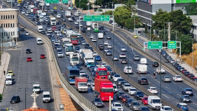 Live η κίνηση στους δρόμους: Απελπιστική η κατάσταση στον Κηφισό, καθυστερήσεις σε Κηφισίας και Αττική Οδό - Πού αλλού υπάρχουν προβλήματα