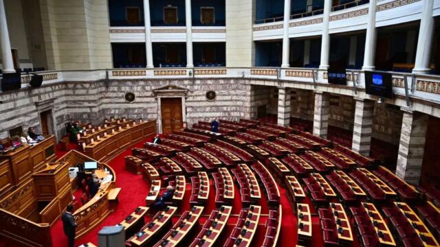 Μεταναστευτικό: Κατατέθηκε στη Βουλή το σχέδιο νόμου για την εφαρμογή του Ευρωπαϊκού Συμφώνου για τη Μετανάστευση και το Άσυλο