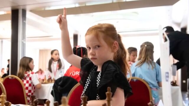 Νικήτρια στο Ευρωπαϊκό Σχολικό Πρωτάθλημα Σκάκι η 7χρονη Σοφία από τον Πόρο - Το αγαπημένο μου πιόνι είναι η βασίλισσα (Βίντεο)