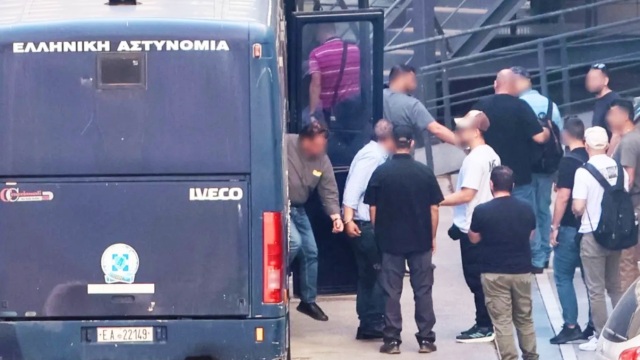 ΟΠΕΚΕΠΕ: Λιποθύμησε κατηγορούμενη πριν από την απολογία - Στο μικροσκόπιο επιδοτήσεις σε φαντάσματα