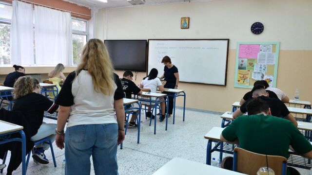 Πόσο πληρώνονται οι επιτηρητές και οι διορθωτές στις Πανελλήνιες 2026; Όλα τα ποσά