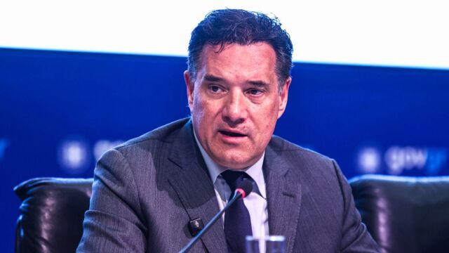 Άδωνις Γεωργιάδης: Απαντά σε πολιτευτή του ΠΑΣΟΚ για την αναμονή στο Αττικόν και τα ράντζα - 