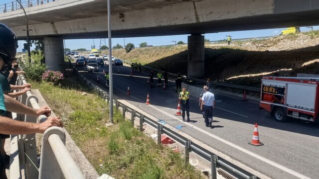 Πάτρα: Η κάμερα στο κράνος του πατέρα θα ρίξει φως στα αιτία του δυστυχήματος - Θρήνος των συμμαθητών του 17χρονου