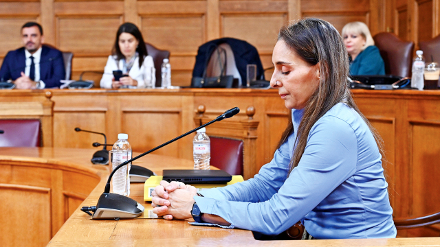 Η ΝΔ που τρώει όλο το ανάθεμα, η επόμενη ημέρα που είναι το παρόν και η αιχμηρή παρέμβαση