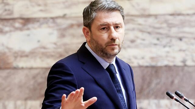 ΠΑΣΟΚ: Η τέταρτη θέση στις δημοσκοπήσεις, η συντριβή Ανδρουλάκη στα ποιοτικά χαρακτηριστικά και το σενάριο αμφισβήτησης ηγεσίας μέσα στο καλοκαίρι