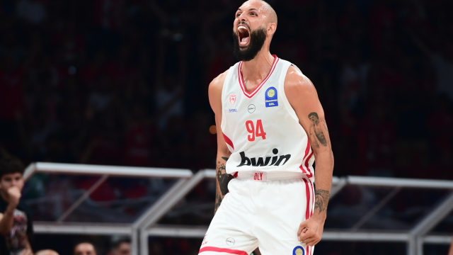 Ολυμπιακός - Παναθηναϊκός AKTOR 82-76, Basket League: Ο Μήτογλου το έκανε ντέρμπι, αλλά το αήττητο άντεξε (Βίντεο)