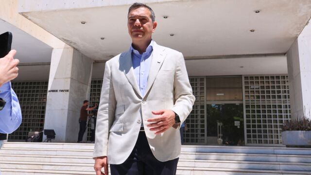 Αλέξης Τσίπρας: Με τον αέρα των δημοσκοπήσεων περνά στην επόμενη φάση - Οι αριθμοί που μελετούν στην Αμαλίας και το σχέδιο απέναντι στον Μητσοτάκη