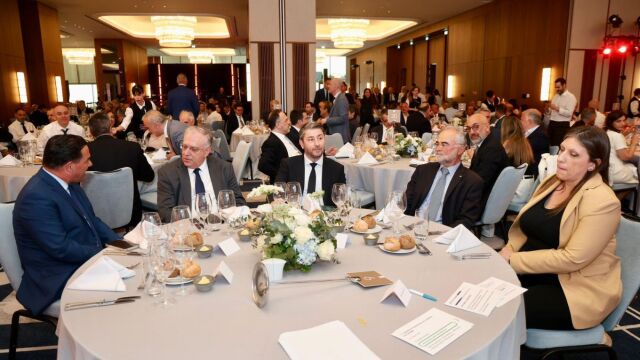 Η αλήθεια πίσω από την κοινή φωτογραφία Γεωργιάδη με Ανδρουλάκη και Κωνσταντοπούλου στην εκδήλωση του Μασούτη (Εικόνες)