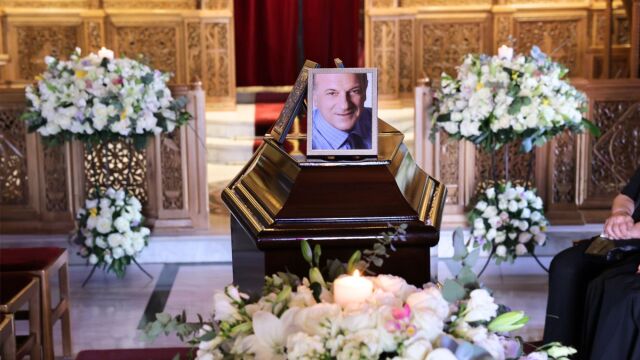 Συγκίνηση στην κηδεία του Νάσου Αθανασίου: Τελευταίο αντίο από συναδέλφους, συγγενείς, φίλους και πολιτικούς (Εικόνες & Βίντεο)