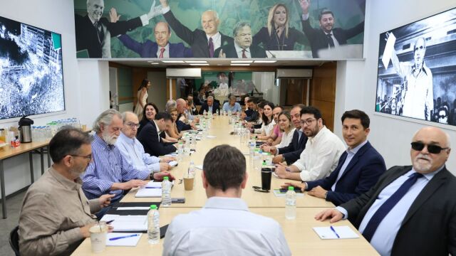 ΠΑΣΟΚ: Αυτή είναι η σκιώδης κυβέρνηση του Νίκου Ανδρουλάκη - Συγκροτούνται οκτώ κύκλοι δημόσια πολιτικής (Ονόματα)