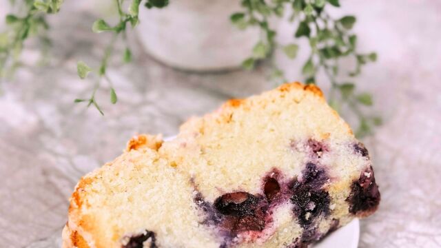 Σαν cheesecake αλλά χωρίς κόπο: Το καλοκαιρινό γλυκό που εξαφανίζεται σε κάθε τραπέζι