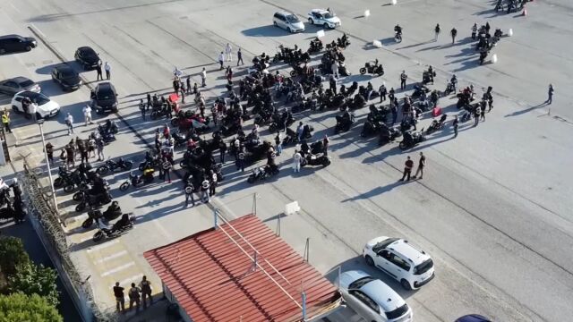 Ήρθε στην Ελλάδα με τους Hells Angels για να παντρευτεί - Ο γάμος στο Δρέπανο με δερμάτινα και μηχανές (Βίντεο)