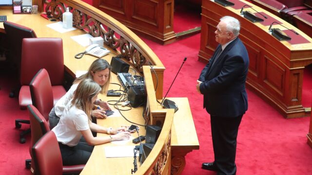 Γιάννης Δραγασάκης: Ορκίστηκε βουλευτής με τον ΣΥΡΙΖΑ - Αναμ