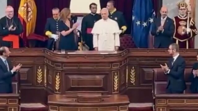 Πάπας Λέων στη Βουλή της Ισπανίας: "Ο κόσμος βρίσκεται σε βα
