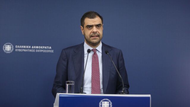 Παύλος Μαρινάκης: Live η ενημέρωση των πολιτικών συντακτών