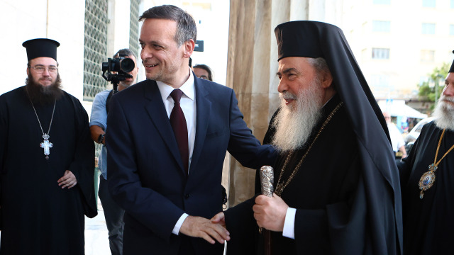 Το Μετάλλιο της Πόλης των Αθηνών στον Πατριάρχη Ιεροσολύμων 