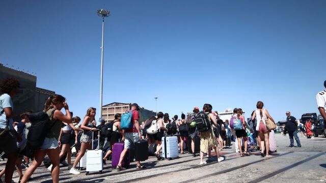 Ακτοπλοϊκά και αεροπορικά εισιτήρια: Με εκπτώσεις 