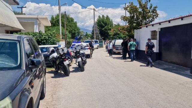 Έγκλημα στο Αίγιο: Ο δράστης πυροβόλησε στο κεφάλι και μετά μαχαίρωσε τον 26χρονο - Η μητέρα έδωσε μάχη με τον δολοφόνο πριν τη σκοτώσει (Εικόνες & Βίντεο)
