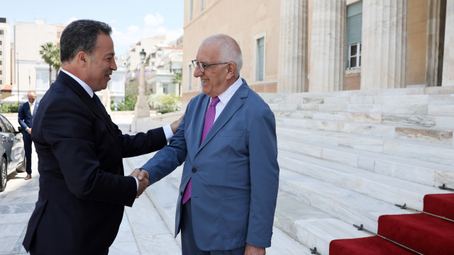 Τετ α τετ Κακλαμάνη με τον Αλβανό ομόλογό του: Έθε