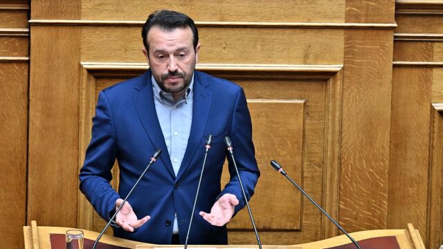 Παππάς κατά Ζαχαριάδη: "Δεν ξέρω αν ασκεί τα καθήκ