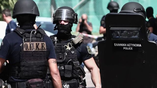 Μεγάλη επιχείρηση της ΕΛΑΣ στα βορειοδυτικά προάστια της Αθήνας: Ξήλωσαν κύκλωμα ναρκωτικών και όπλων - Συνελήφθη ο αρχηγός και ακόμη 7 άτομα