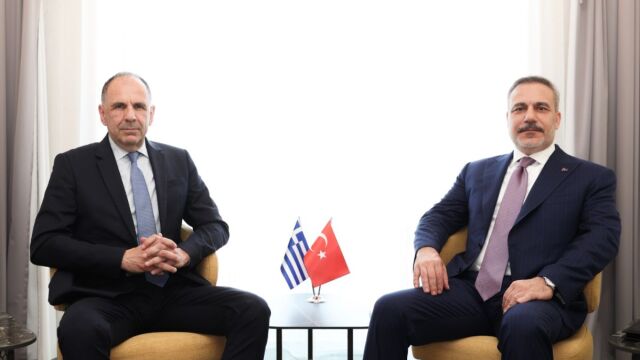 Συνάντηση Γεραπετρίτη  Φιντάν στη Σόφια με φόντο τ