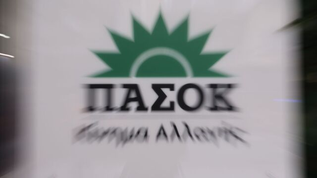 Στη σκιά των πρώην