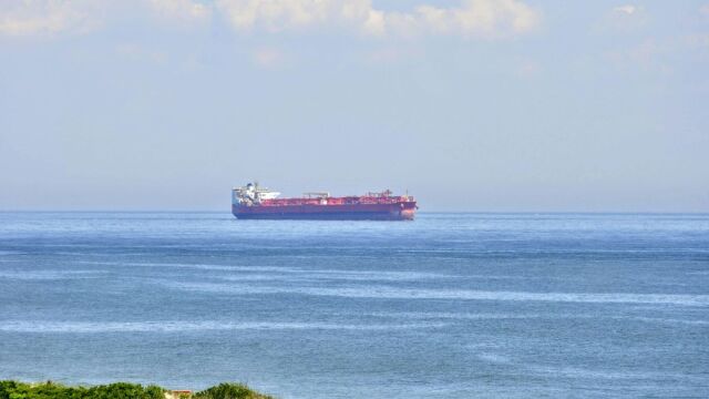 Κόλπος του Ομάν: Δυνάμεις των ΗΠΑ έπληξαν πετρελαι