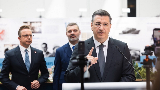 Τζιτζικώστας στο Συμβούλιο Υπουργών Μεταφορών της ΕΕ: Πρόταση για κατάργηση των αλλαγών της ώρας δυο φορές το χρόνο