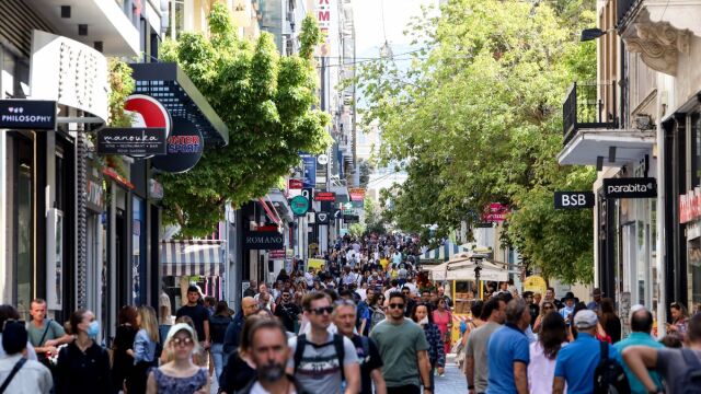 Η Εφορία ξεγράφει 6 δισ. ευρώ παλιά χρέη: Ποιοι μπαίνουν στη λίστα των ανεπίδεκτων είσπραξης και η παγίδα με φορολογική ενημερότητα και λογαριασμούς