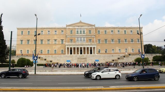 Η Ελλάδα δεν είναι (πλέον) χώρα των προεστών