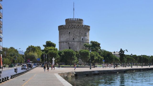 Θεσσαλονίκη: 32χρονος εκτόξευσε πέτρες, μπουκάλια 