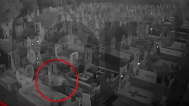 Ελληνικό: Χειροπέδες σε 21χρονο που έκλεβε καντήλια από νεκροταφείο - Καρέ καρέ η δράση του (Βίντεο)