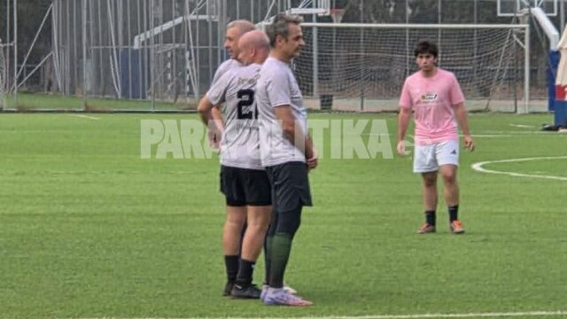 Κυριάκος Μητσοτάκης: Στον τελικό του ΣΑΚΑ Conference Cup στο Κολλέγιο Αθηνών - Ο ΓΓ του πρωθυπουργού, Στέλιος Κουτνατζής, χαμογέλασε τελευταίος (Εικόνα)