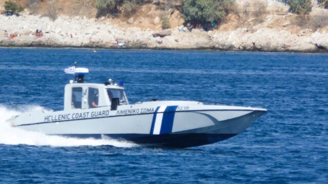 Θαλαμηγός με τουρκική σημαία προσάραξε στα Πρασονή