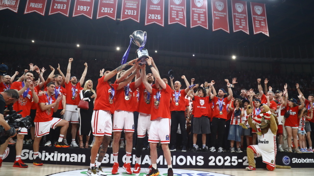 Basket League: Ο Ολυμπιακός σήκωσε ψηλά στον ουρανό του κατάμεστου ΣΕΦ το τρόπαιο του πρωταθλητή Ελλάδας!(Βίντεο)