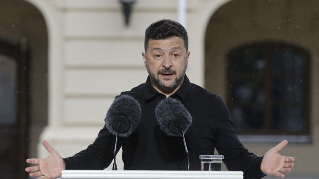 Ουκρανία: Ο Ζελένσκι αφαιρεί το καθεστώς προστατευόμενης γλώσσας από τα ρωσικά