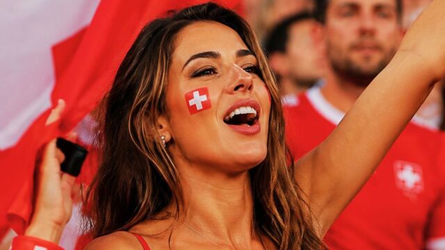 Μουντιάλ 2026: Η καλλονή που έβαλε... φωτιά στις εξέδρες στο Κατάρ - Ελβετία! - H αληθινή ΜVP (Εικόνα)