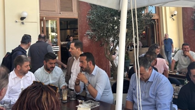 ΠΑΣΟΚ: Οργή στελεχών της Θεσσαλονίκης για τον καφέ του Ανδρουλάκη με την… ομάδα του - Η αιχμηρή ανάρτηση