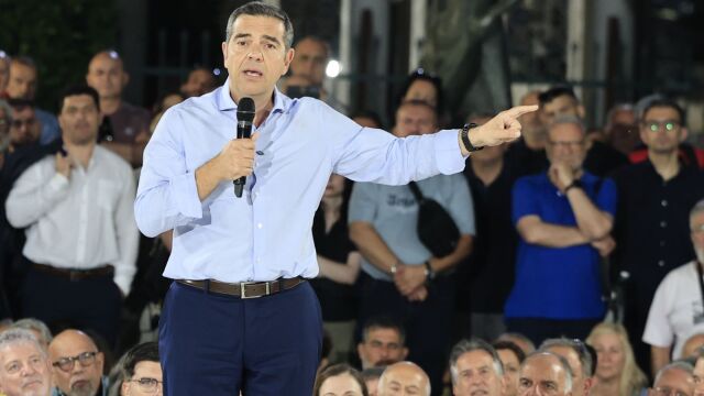 Η σκληρή γραμμή Τσίπρα για παραίτηση από τη βουλευτική έδρα όσων ενδιαφέρονται να συμπορευτούν μαζί του και ο κομιστής της επιθυμίας του