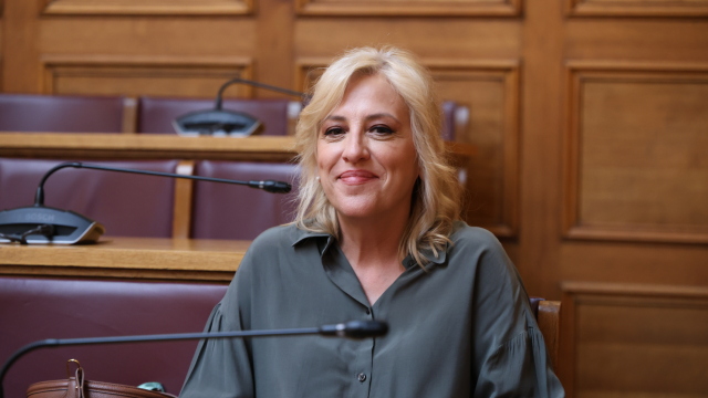Ρένα Δούρου στα Παραπολιτικά 90,1: Την έδρα μου δεν τη βγάζω σε πλειστηριασμό, να είμαστε προσεκτικοί (Ηχητικό)