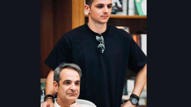 Κωνσταντίνος Μητσοτάκης: Η συγκινητική ανάρτηση για τη Γιορτή του Πατέρα με τον Κυριάκο Μητσοτάκη - Χρόνια πολλά στους μπαμπάδες