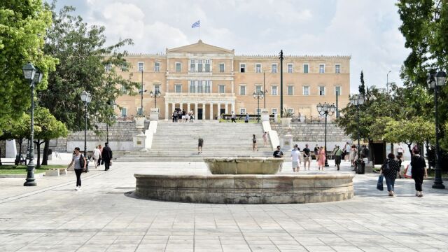 Τα 8+1 νέα μέτρα στήριξης για ευάλωτα νοικοκυριά, εργαζόμενους και συνταξιούχους - Αναλυτικά οι παροχές από Ιούνιο έως Νοέμβριο
